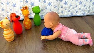 Куклы Пупсики Аннабель Учится Ходить Играет в Игрушки Как Мама Мультик Для девочек