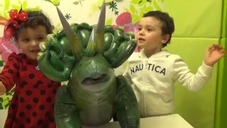 Огромный надувной Динозавр Трицератопс - Обзор / Huge inflatable dinosaur Triceratops - Review