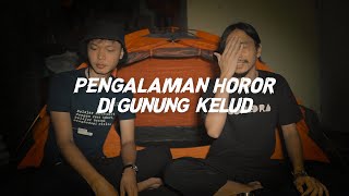 Sosok Perempuan di Atap Gubuk