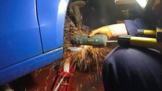 How to remove the front struts of Volkswagen Polo / Как снять передние стойки Volkswagen Polo