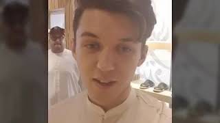#:)Как одеваются арабские мужчины и женщины в Dubai и Abu Dhabi .