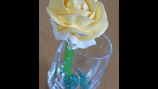 роза на мармеладную палочку .cream rose