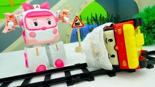 Пожар и авария на переезде - Первая помощь для Робокара Роя - Распаковка Эмбер