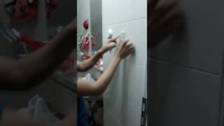 Cách lắp đẩy kem đánh răng hít chân không