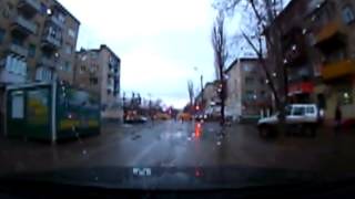 Под Волгоградом пьяный водитель, едва не сбив школьника, протаранил два авто