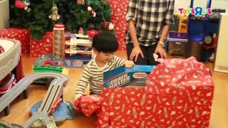Unwrapping Gift Video   Thomas & Friends Mad Dash On Sodor Set