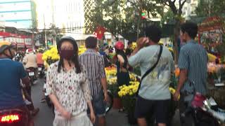 Ùn ùn kéo nhau đi mua hoa chiều 30 tết, tắc đường