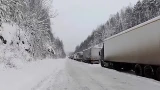 Фура застряла в горах Белорецка