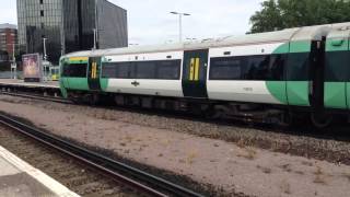 377 147 and 377 426 arrive and depart East Croydon
