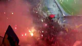 Олимпийский стадион поет "Путин - Хуйло!"