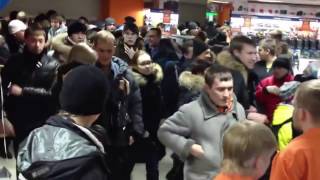 Первые секунды распродажи в магазине на Уралмаше! Это сильно.