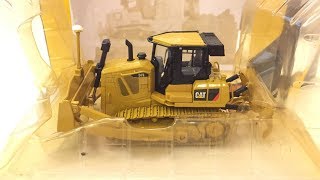 CAT D7E 1/50 Scale - Unboxing & Review