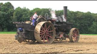 Dampf -Traktor pflügt - Steam Tractor plowing