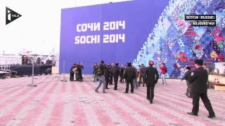 Des Pussy Riot molestées par une milice cosaque à Sotchi - Le 19/02/2014 à 17h20