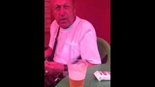 Дед травит анекдоты !