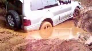 Mitsubishi Pajero Mud Crossing PART1