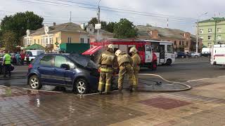 В Белгороде у центрального рынка загорелся автомобиль