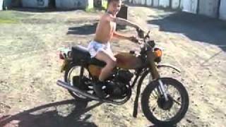 Олег шлефует на мотоцикле минск