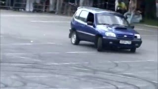 Шеви НИВА жжёт резину ! * ДРИФТ на АСФАЛЬТЕ * Тольятти