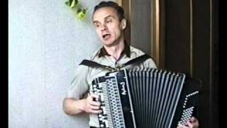 Как родная меня мать провожала на баяне!