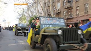 9 мая по Одессе проехались байкеры и ретроавтомобили