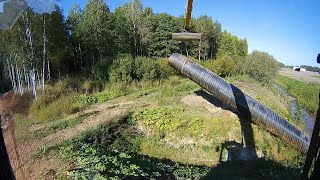 Снос моста длинноруким экскаватором