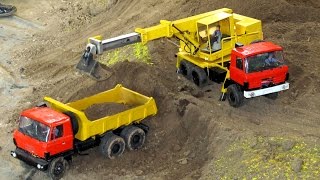 RC Truck TATRA 815 6x6 in action! Loading and unloading dirt