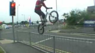 Unbelieveable Bike Tricks & Stunts