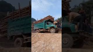 Газ 53 перевернулся . Люди остались живыми