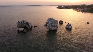 Крымъ 4К: Бухта Заколдованныхъ животныхъ. Общій видъ на Мирмекій и Крымскій мостъ