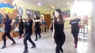 Танец под песню Bonbon - Era Istrefi ?