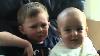 1 Приколы с детьми  Веселый Чарли   Charlie bit my Finger   Again! Смех до слез