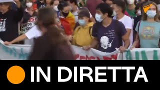 Milano, gli attivisti ambientali con Greta Thunberg in piazza