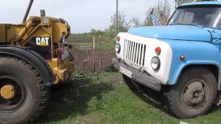 CAT TH62 и ГАЗ 53