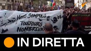 I manifestanti dei 'gilet gialli' si radunano a Parigi