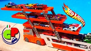 Nuovo trasportatore e nuove macchine Hotwils. Cartone animato divertente per i bambini.