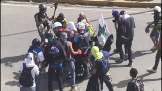 Así fue la represión en Las Mercedes durante el trancazo de este #10Jul