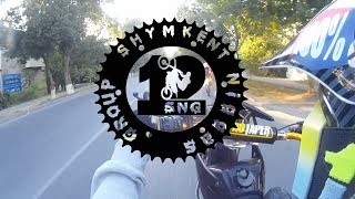 Stunt on PITBIKE [чуть не сбил автобус] Прохват по городу.