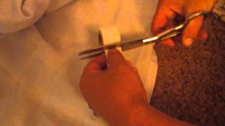 Как заклеить дырку  на рубашке!  To seal the hole on the shirt