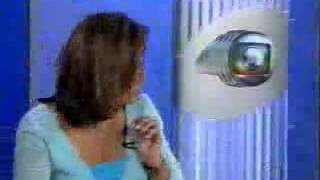 Um Ferro Cai na Cabeça da Apresentadora da Globo Ao Vivo!!!