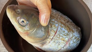 【小穎美食】把一整條魚放進電飯鍋裡，不加水，第一次見這種做法，太香了