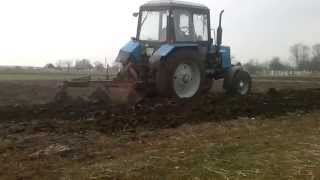 МТЗ 892 с плугом ПЛН 3-35