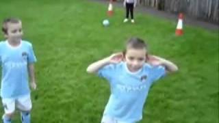 Tevez baila Wachiturro con sus discipulos