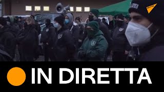 Germania: i sostenitori di estrema destra tengono una fiaccolata