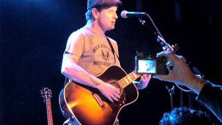 Corey Taylor "calls out" girl singing Bother @ 6:40 Dying / Bother accoustic Live in Baltimore