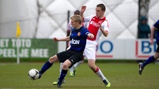 Ajax B1 wint ook van Manchester United