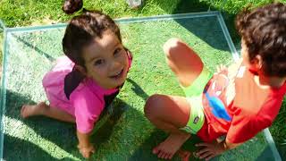 kids inside a big aquarium -لاطفال داخل حوض السمك الكبير