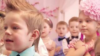 Свято мами та весни "Як янголята мам вибирали" (старша група).