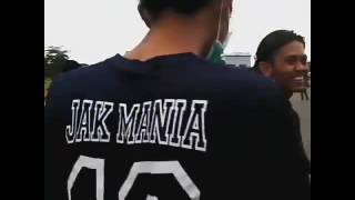 aksi damai jakmania aremania dan viking di monas