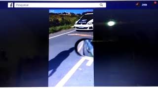 Viatura da Polícia Civil atropela cobra de 3m
